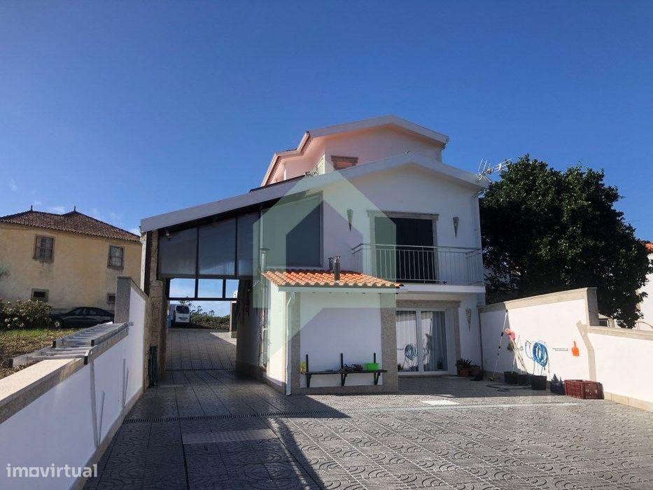 Moradia V3 Isolada com anexo V1 e logradouro, Barqueiros Barcelos