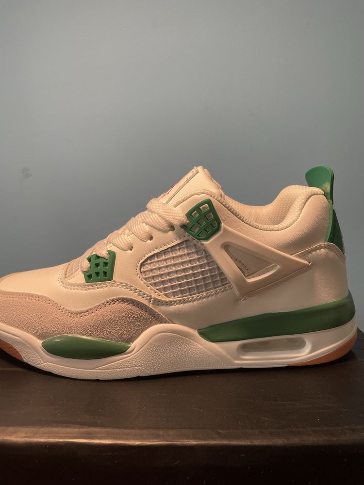 Air Jordan 4 Pine Green