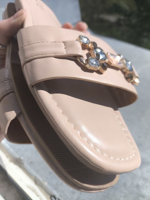 М'які зручні легкі шльопанці тапочки зі стразами 40 розмір