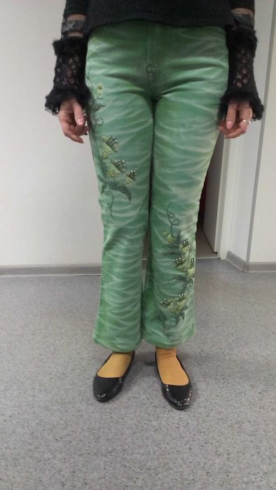 Продаю женские джинсы