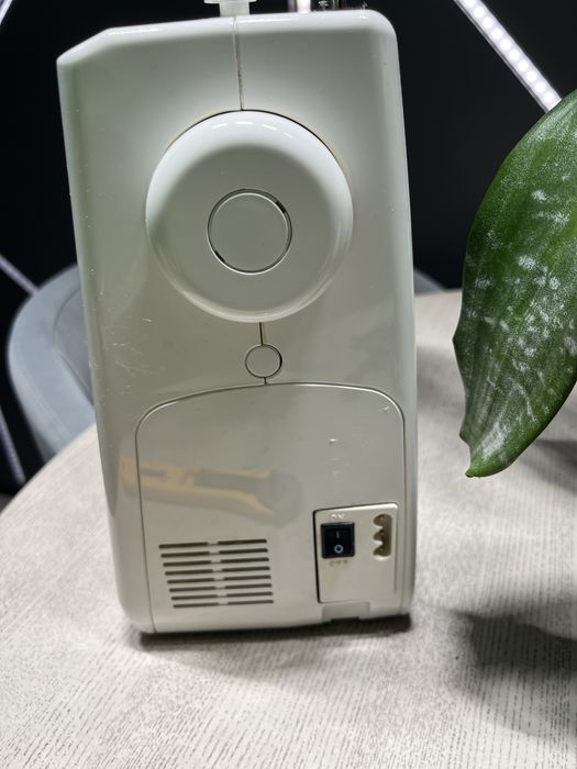 Швейна машинка Elna 1001