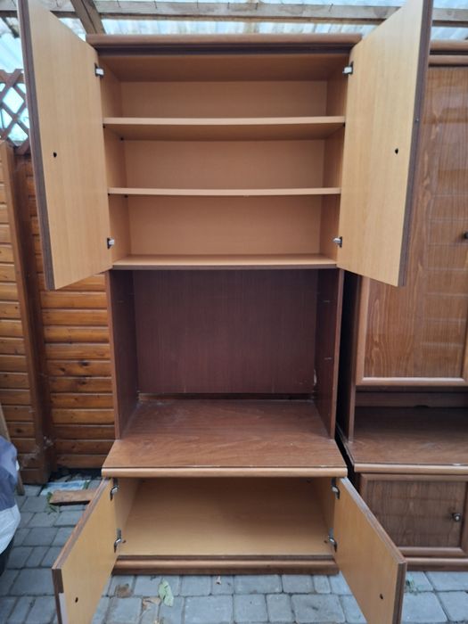 Деревянная стенка в гостинную