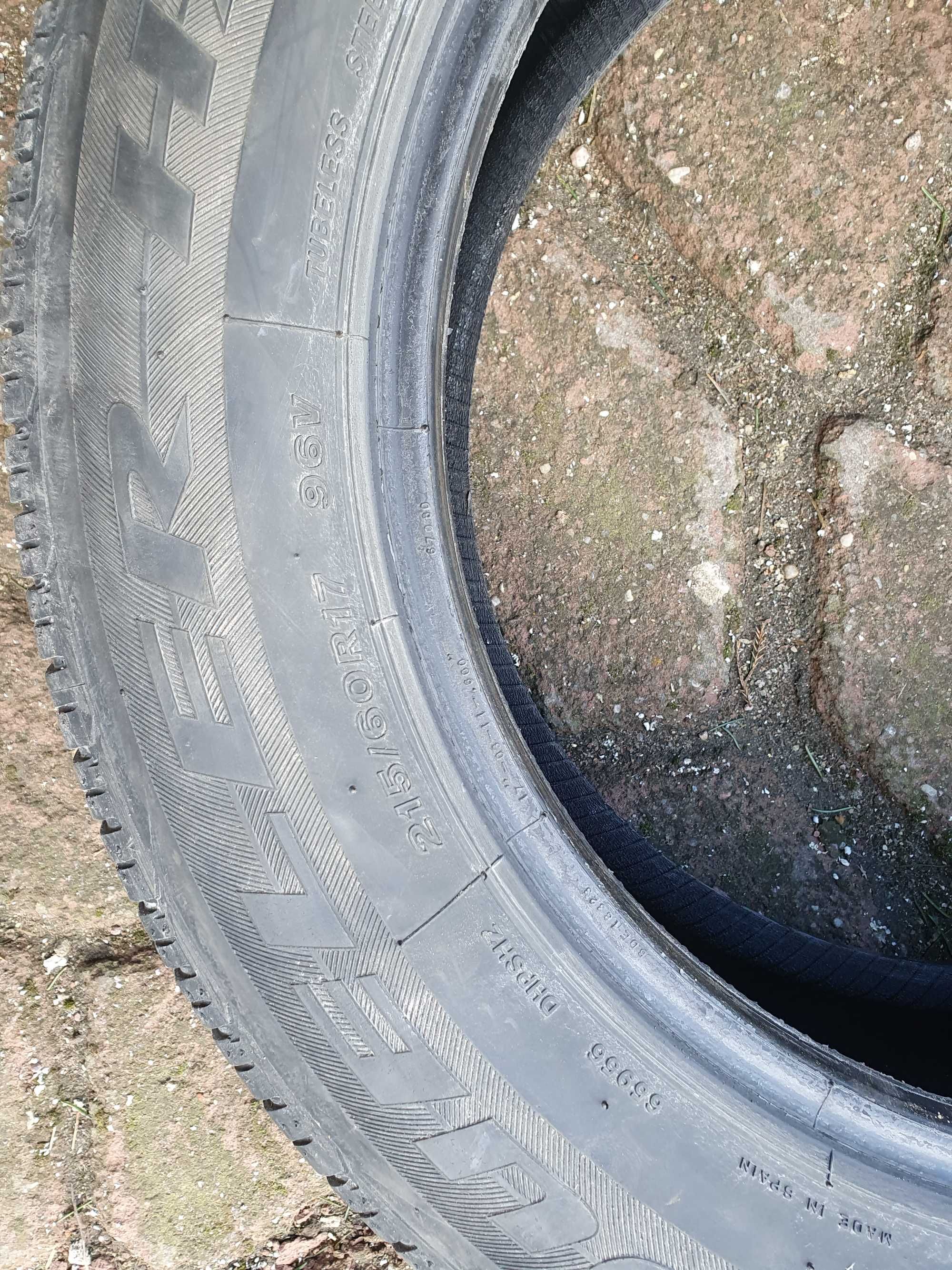 Sprzedam Opony letnie 4 szt BRIDGESTONE 215/60/17