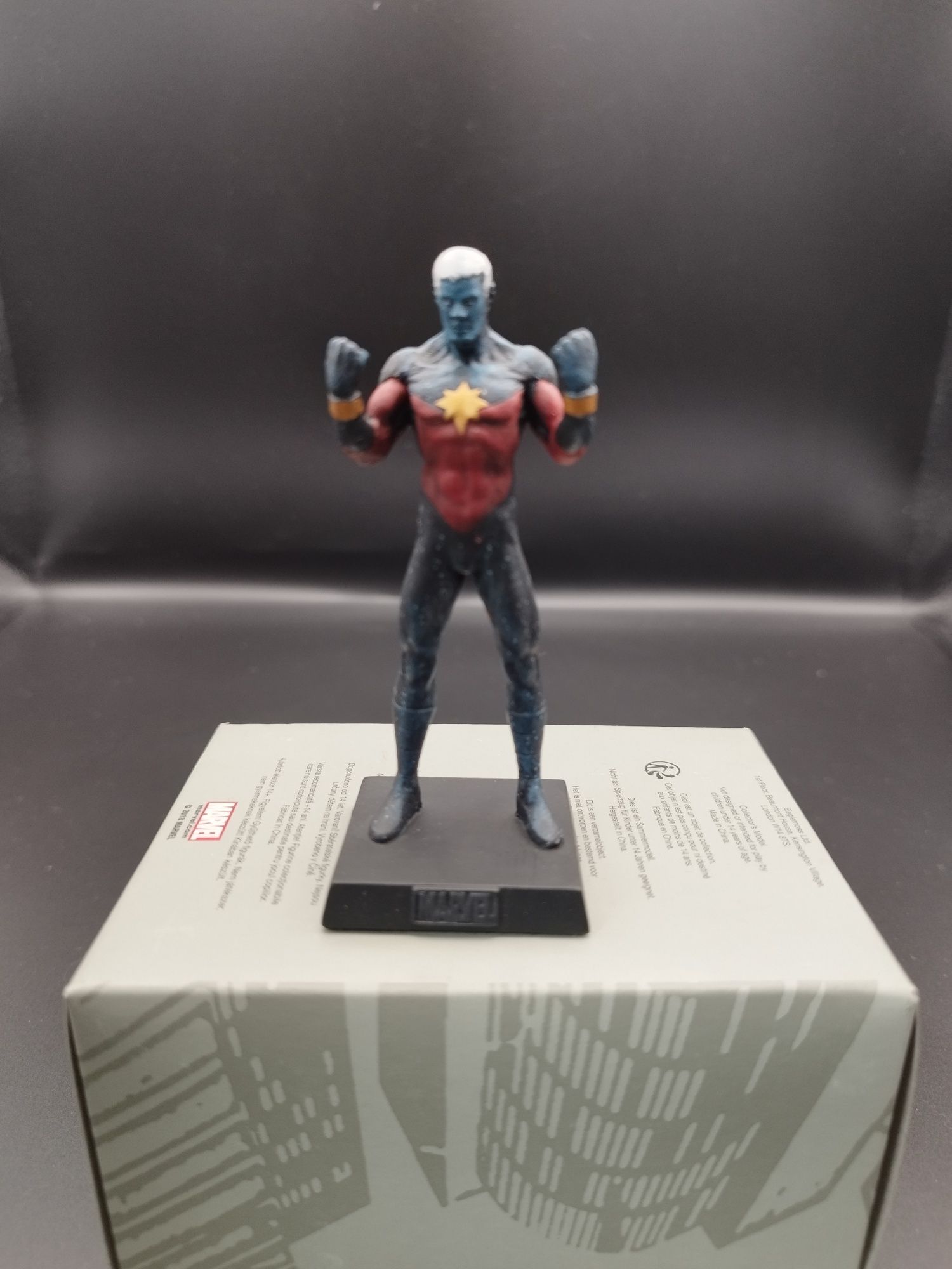 Figurka Marvel klasyczna  Kapitan Marvel #46 ok 8 cm figurka