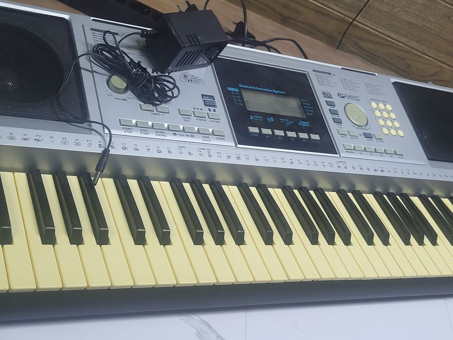 синтезатор Key 61.,гарно для навчання