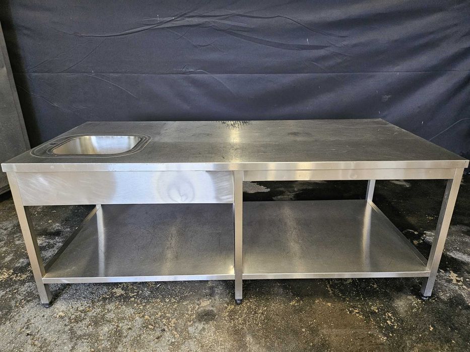 Ilha em inox com cuba de lavagem