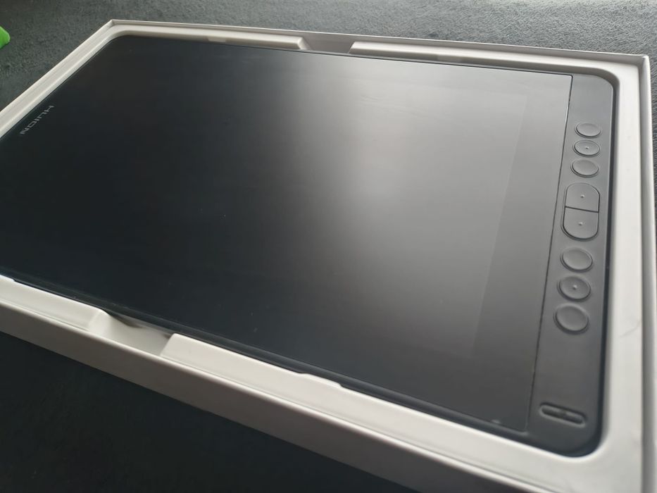 Tablet graficzny Huion Kamvas 13 – jak nowy!