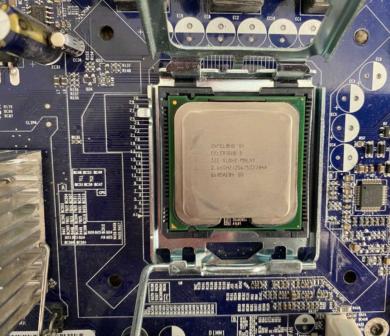 Материнская плата Foxconn с процессором Intel Celeron