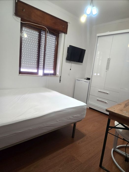 Alugo quarto de casal