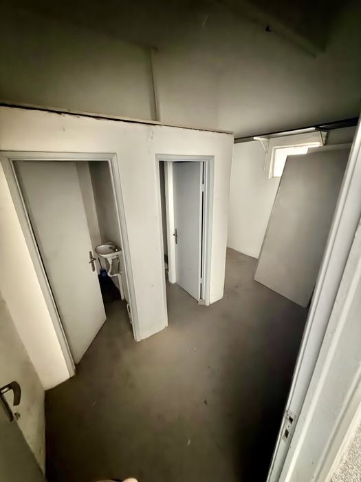 Armazem 210m2 odivelas