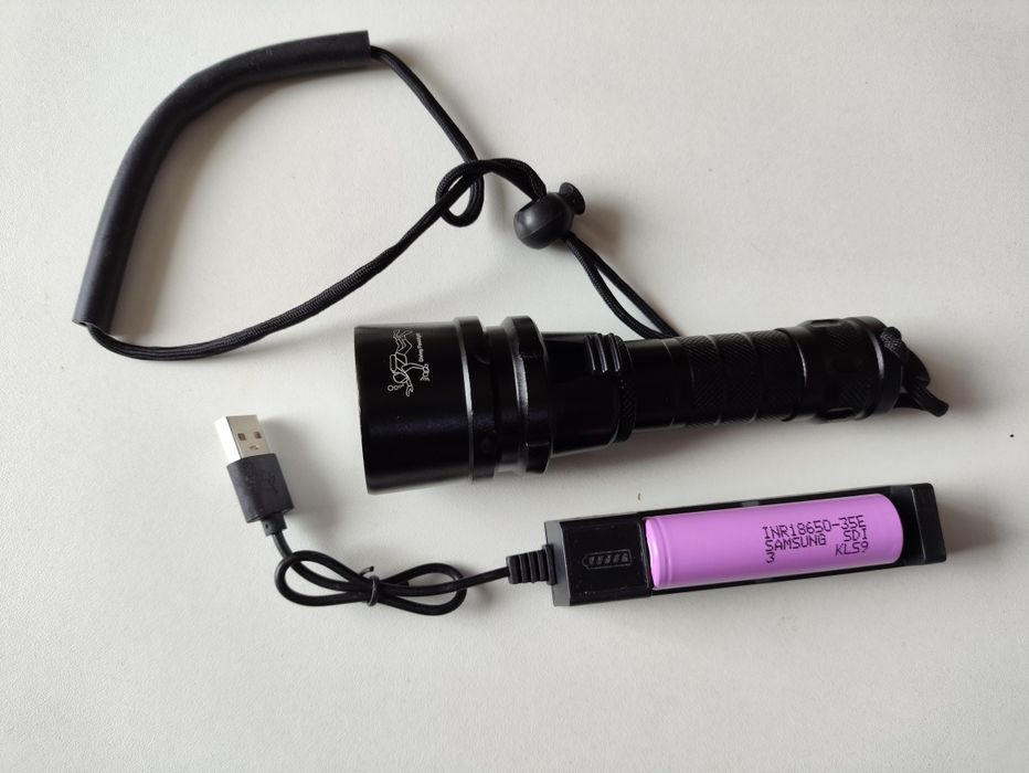 Lanterna para caça submarina, bateria Samsung 3450mAh e carregador