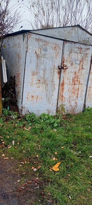 Продам металевий розбірний гараж без місця знаходиться в гск зірка.