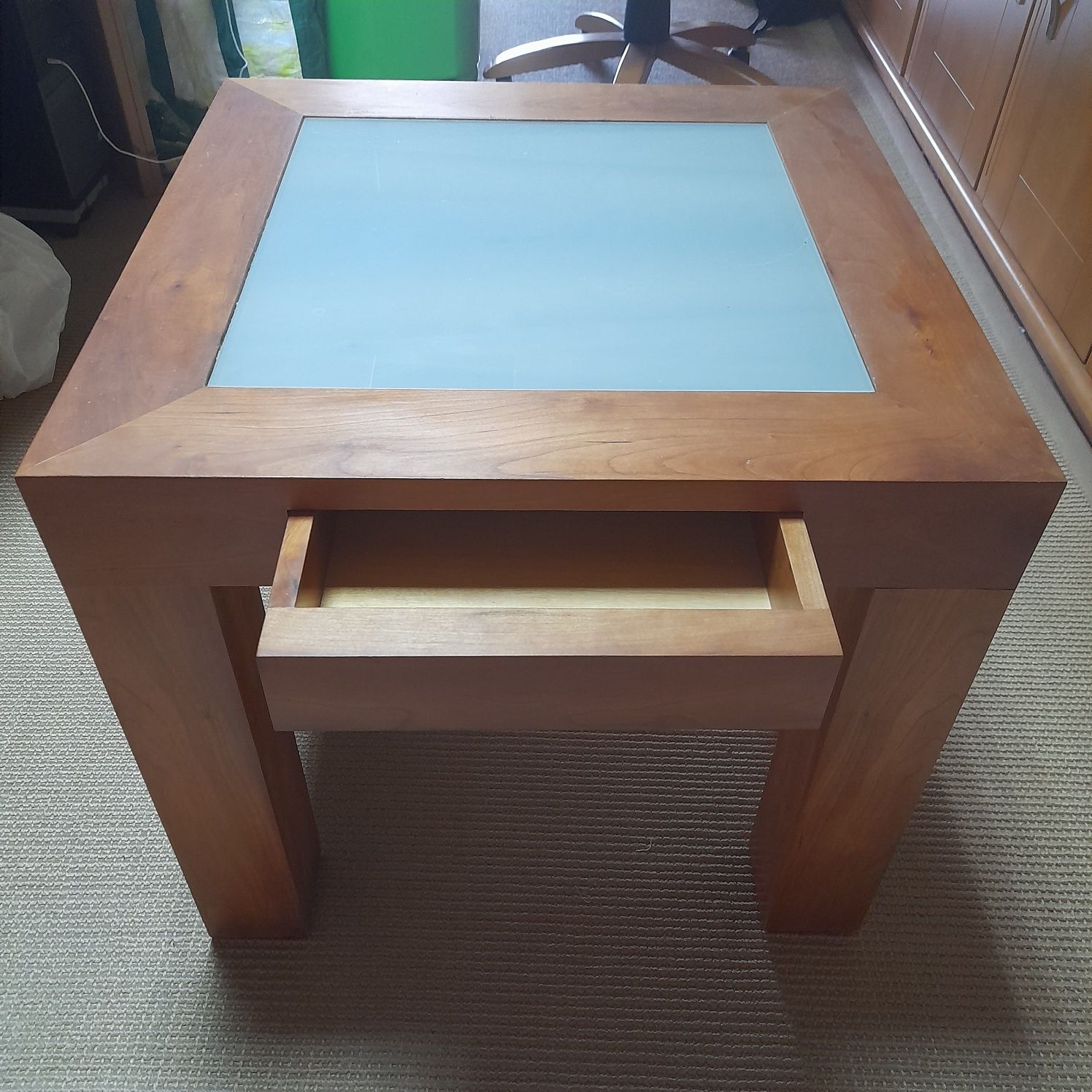 Mesa de centro com tampo de vidro