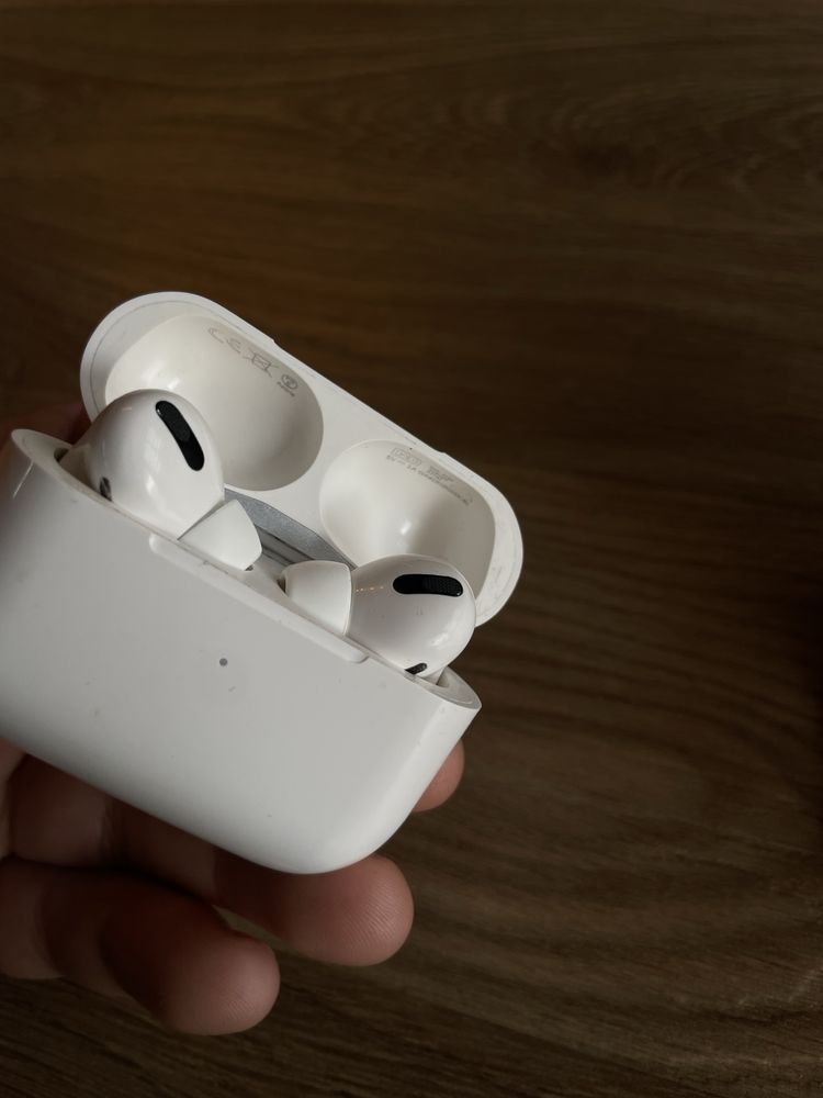 Продам срочно свои наушники Apple , AirPods pro