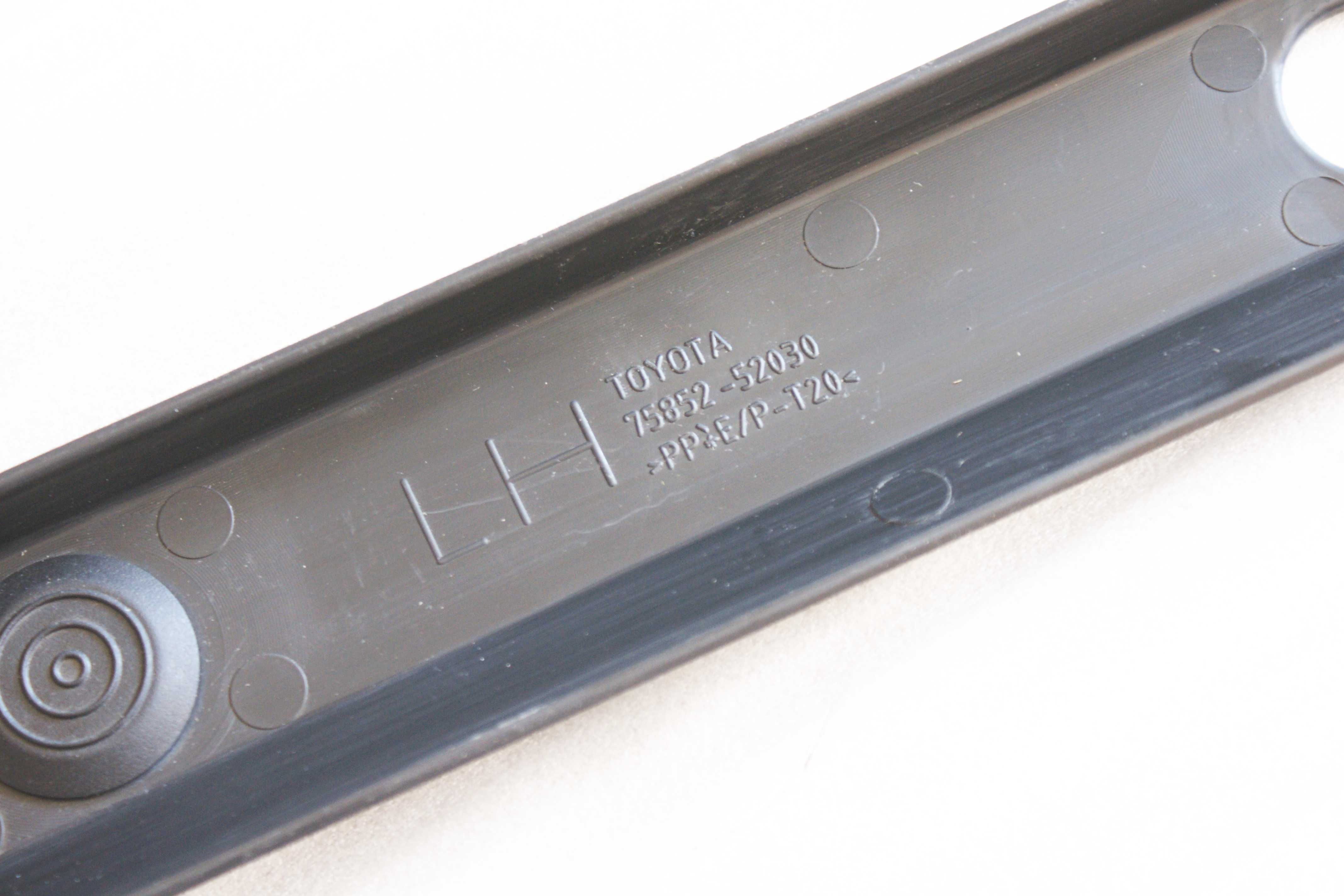 Listwa osłona progu progowa lewa OE TOYOTA YARIS II 08/2005-05/2011