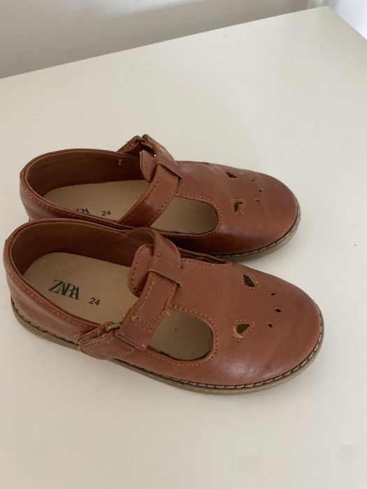 Sapatos Zara tamanho 24