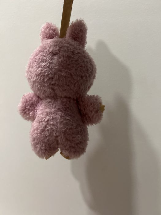 Лабубу у рожевому колері