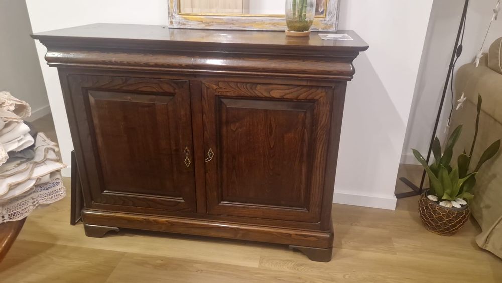 Arca em mogno , excelente estado, com 2 gavetas, 2 portas e 1 pratele