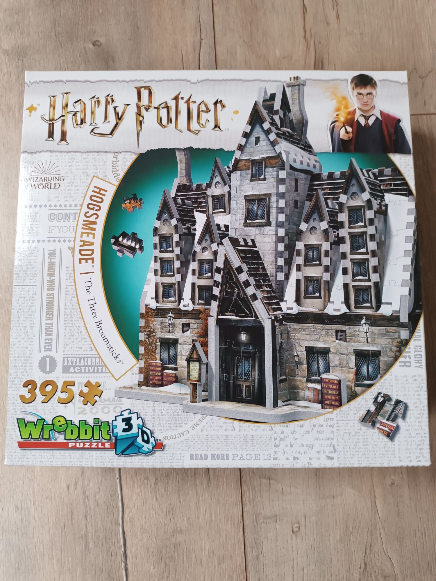 Wrebbit Harry Potter puzzle 3D 395 el. Hogsmeade pub pod trzema miotła