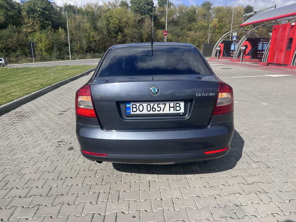 Продам Skoda octavia 2011 рік 1,6 тді