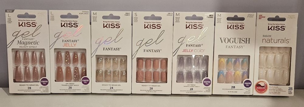 Żelowe paznokcie firmy Kiss.