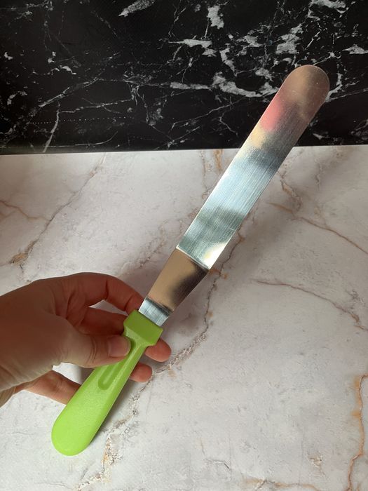 Набір для кондитера ,поворотний столик,шпатель,насадки