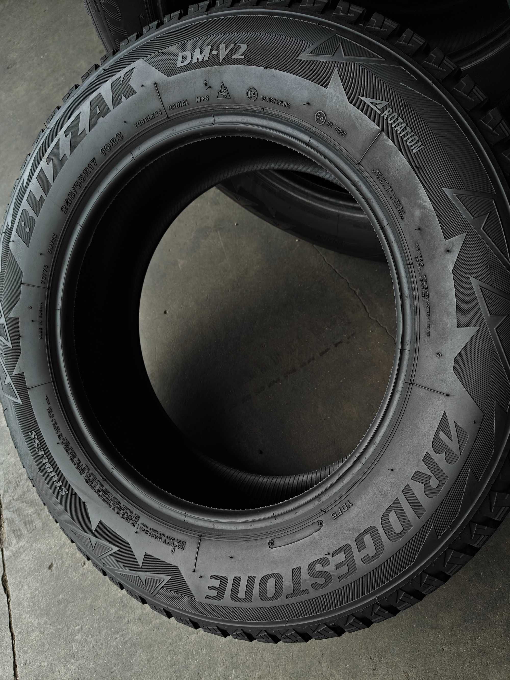 Bridgestone Blizzak DM-V2 R17 225 65 зимові шини арктична липучка
