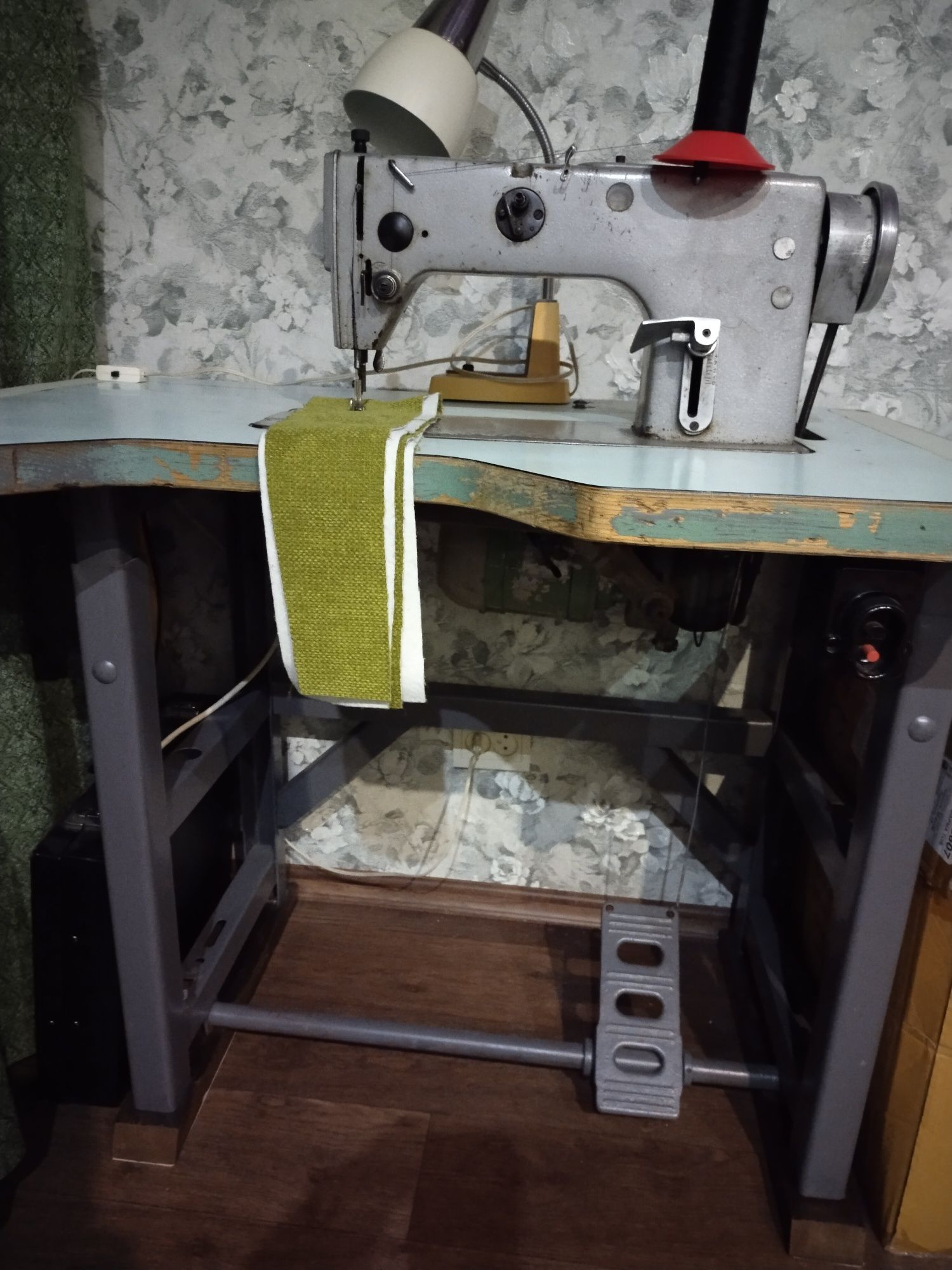Промышленная швейная машинка 1022м.