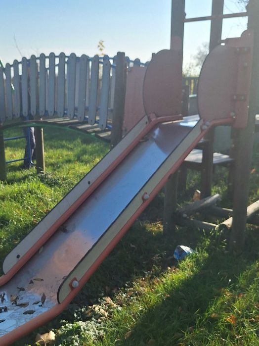 Huśtawka plac zabaw zjeżdżalnia