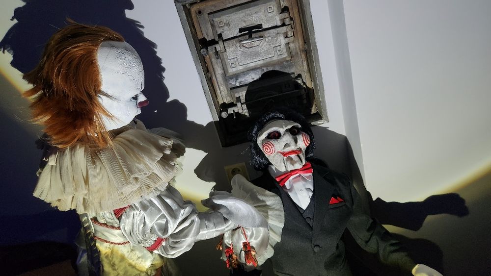Halloweenowe dekoracje premium – repliki Billy & Pennywise