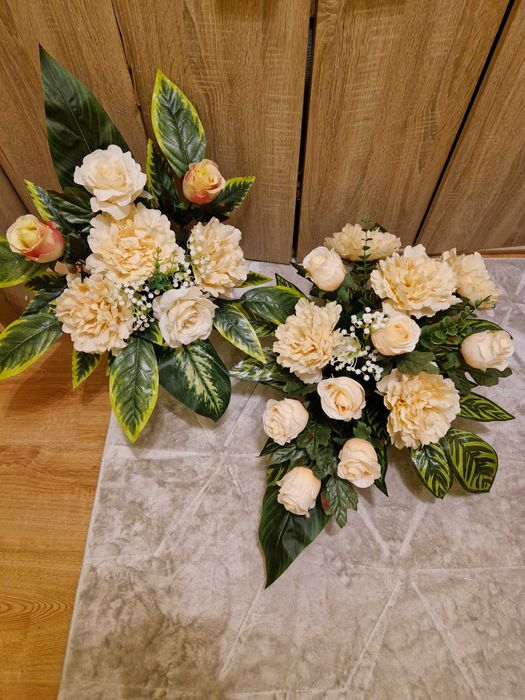 Kompozycja kwiatowa na cmentarz - doniczka i wkład do wazonu