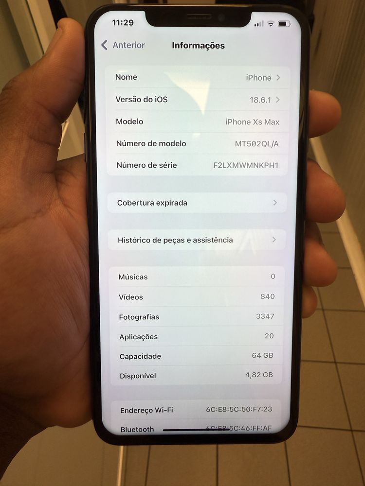 Iphone XS Max com a traseira partida.
