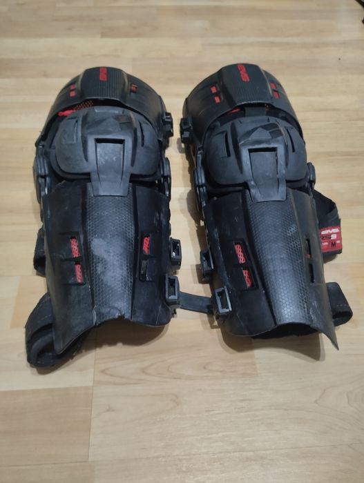 Ortezy/ochraniacze na kolana, EVS RS9, rozmiar M. Cross żużel enduro