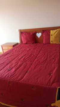 Edredon cama de casal e cortina