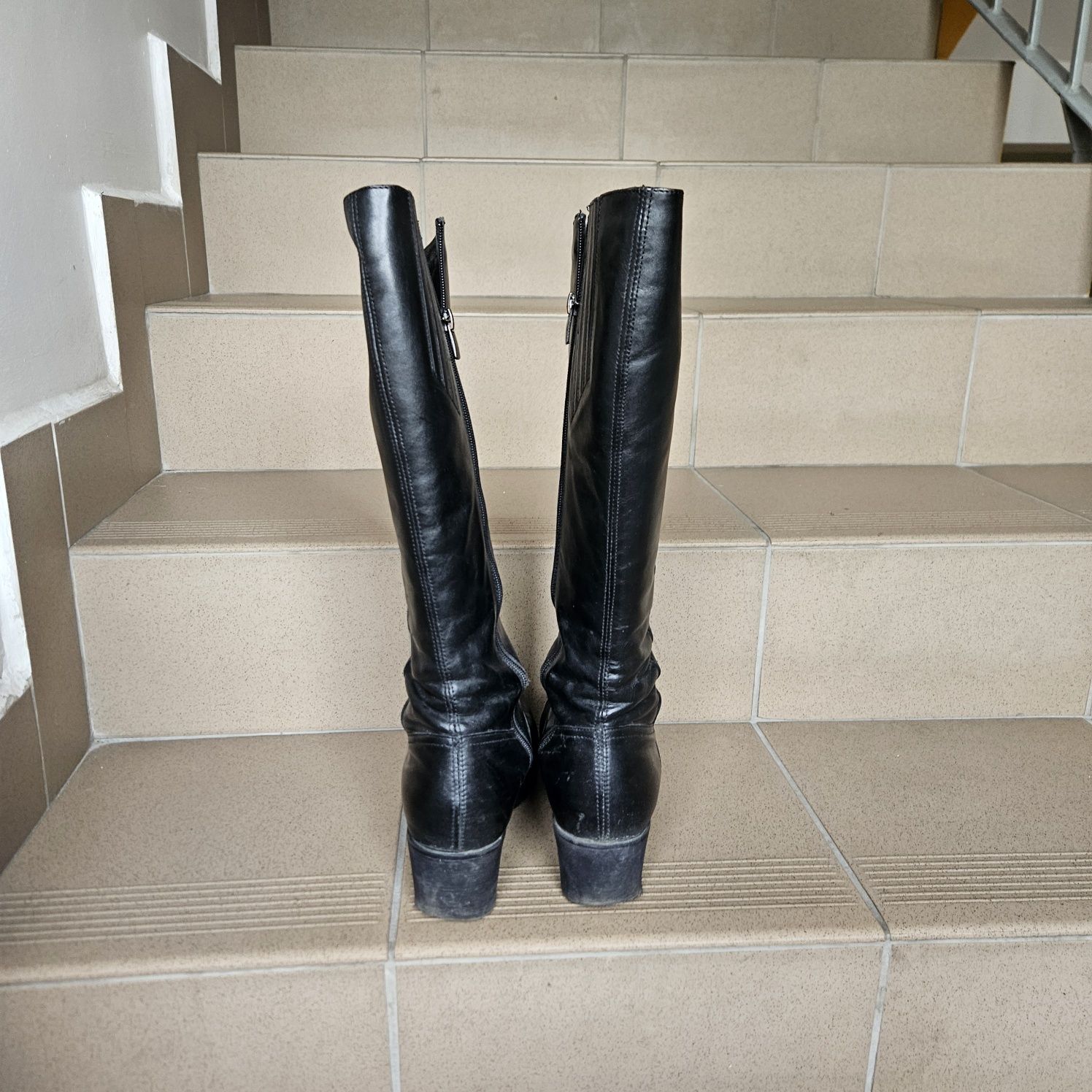 Kozaki skórzane na koturnie lasocki 39