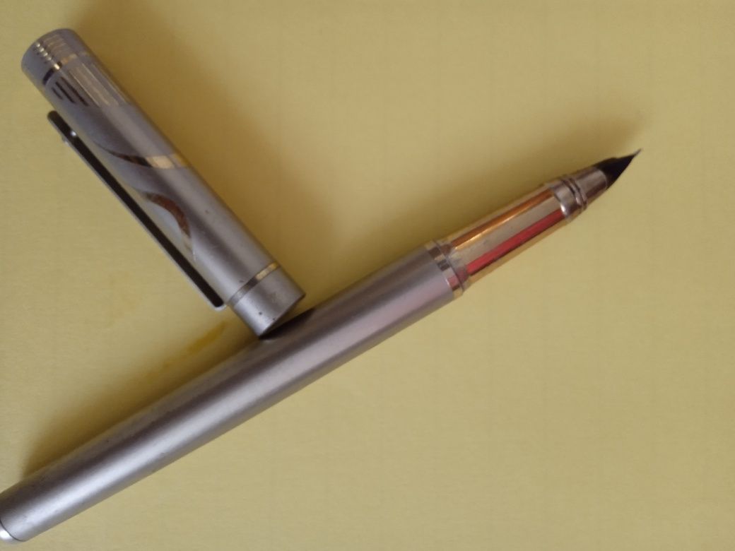 Чернильная перьевая ручка