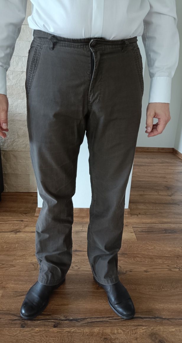 Spodnie męskie drobny sztruks brązowe Reserved L r.33