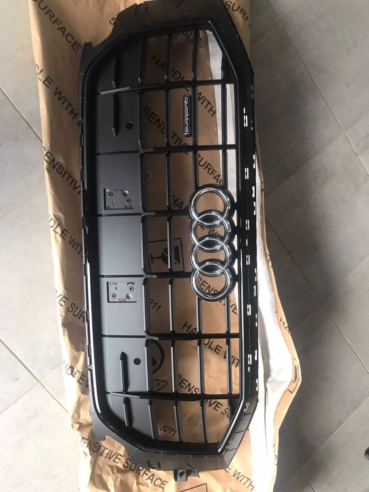 Решітка радіатора Audi Q8