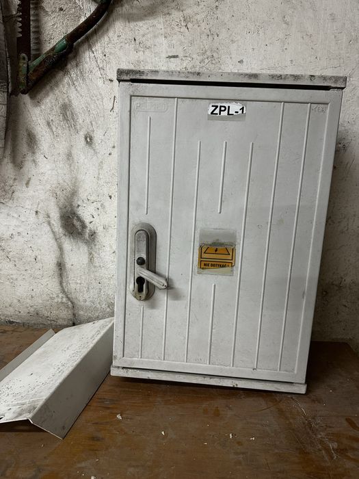 Skrzynka elektryczna zewnętrzna