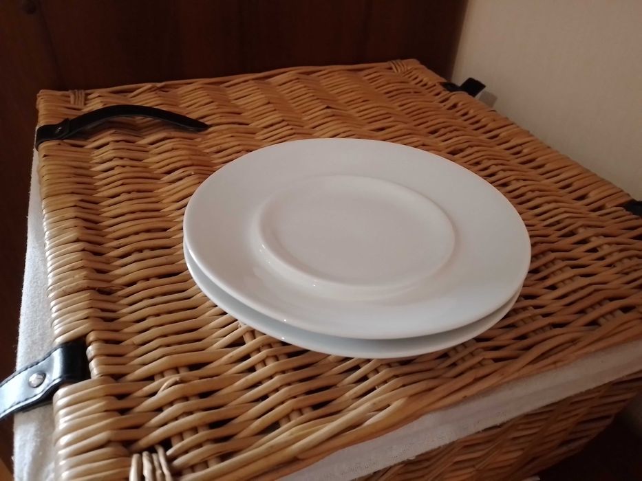 Тарілки, блюдця під супові тарілки