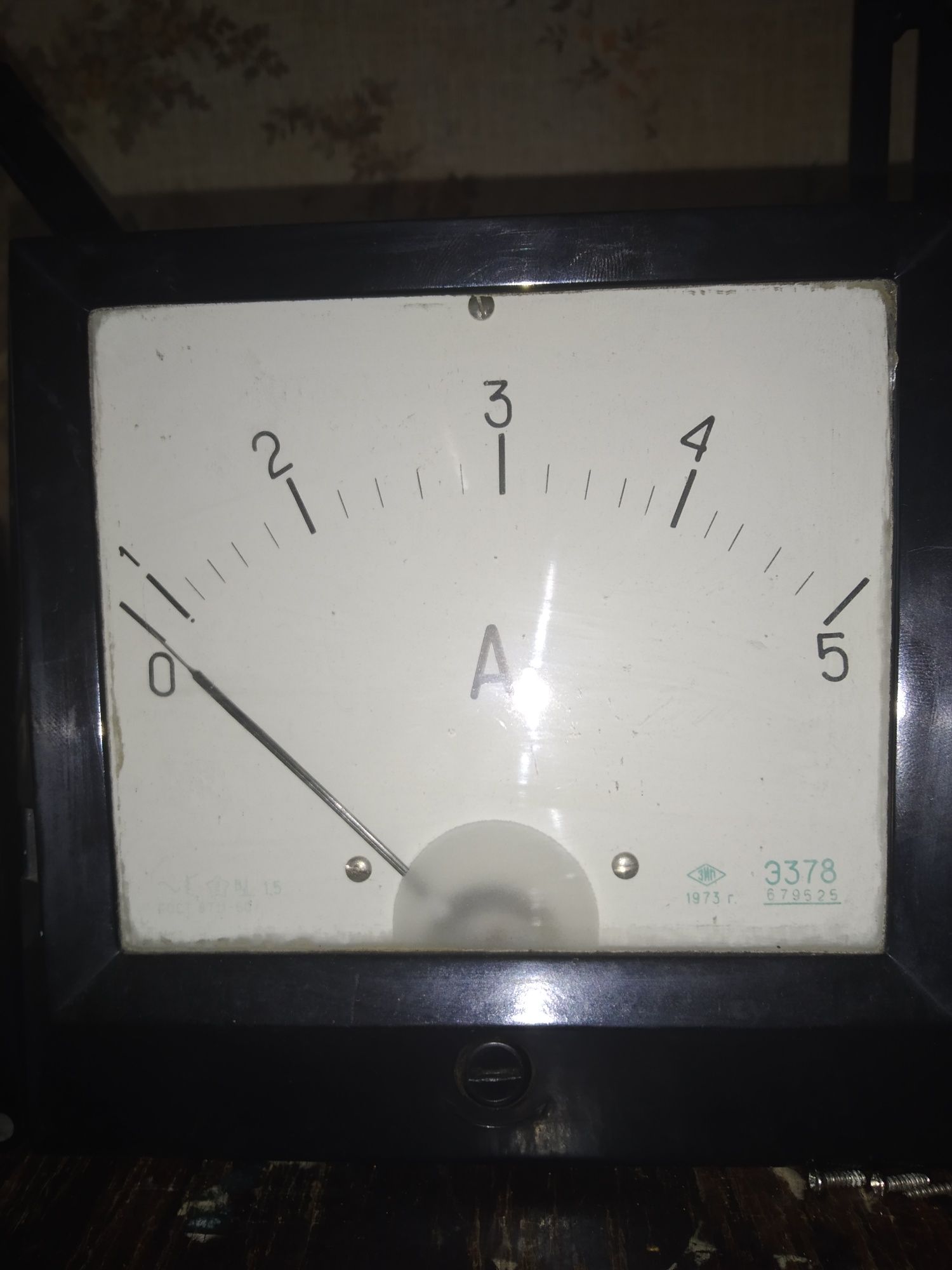 Рубины в подвесе. Точный микроамперметр СССР. 130Х110мм. Класс 1,0.