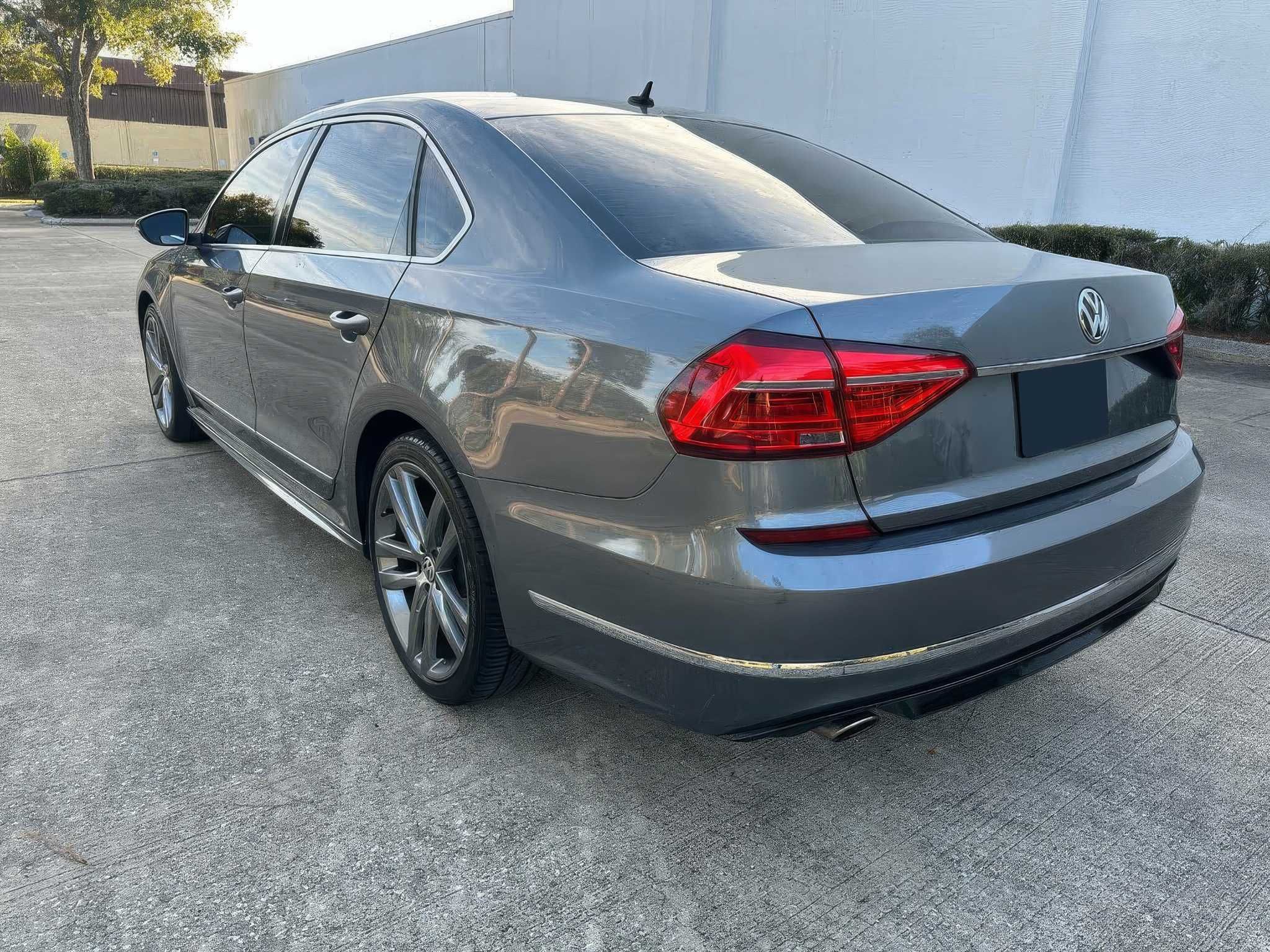 2016 Volkswagen Passat R-Line