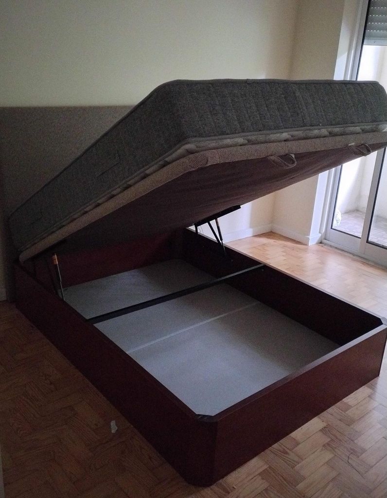 Cama/ cabeceira/ colchão