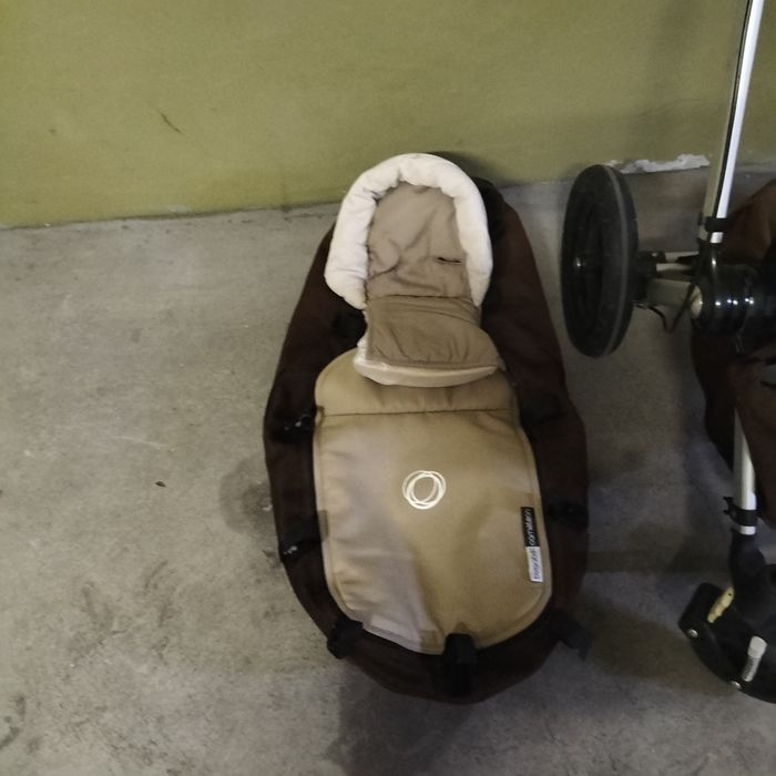 Carro trio da marca bugaboo