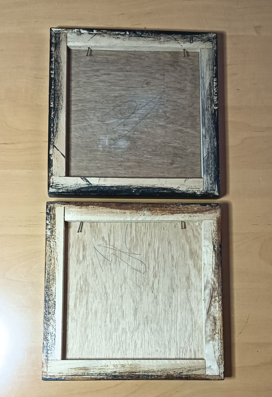 Dois quadros de azulejo em relevo