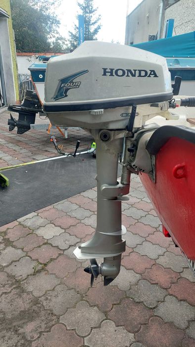 Łódź turystyczno-wędkarska 6 osób z przyczepą i silnikiem zaburtowym