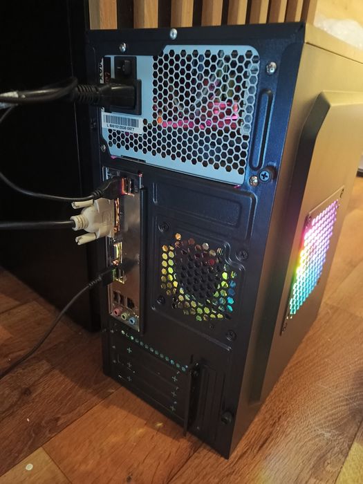 Komputer Gamingowy AMD A8-7600 | 8GB RAM | Radeon R7 | Gotowy do gry