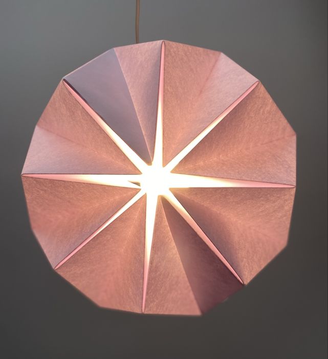 Candeeiro suspenso de papel. Origami. Teto.