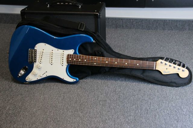 Fender Stratocaster Standard Lake Placid Blue Japan