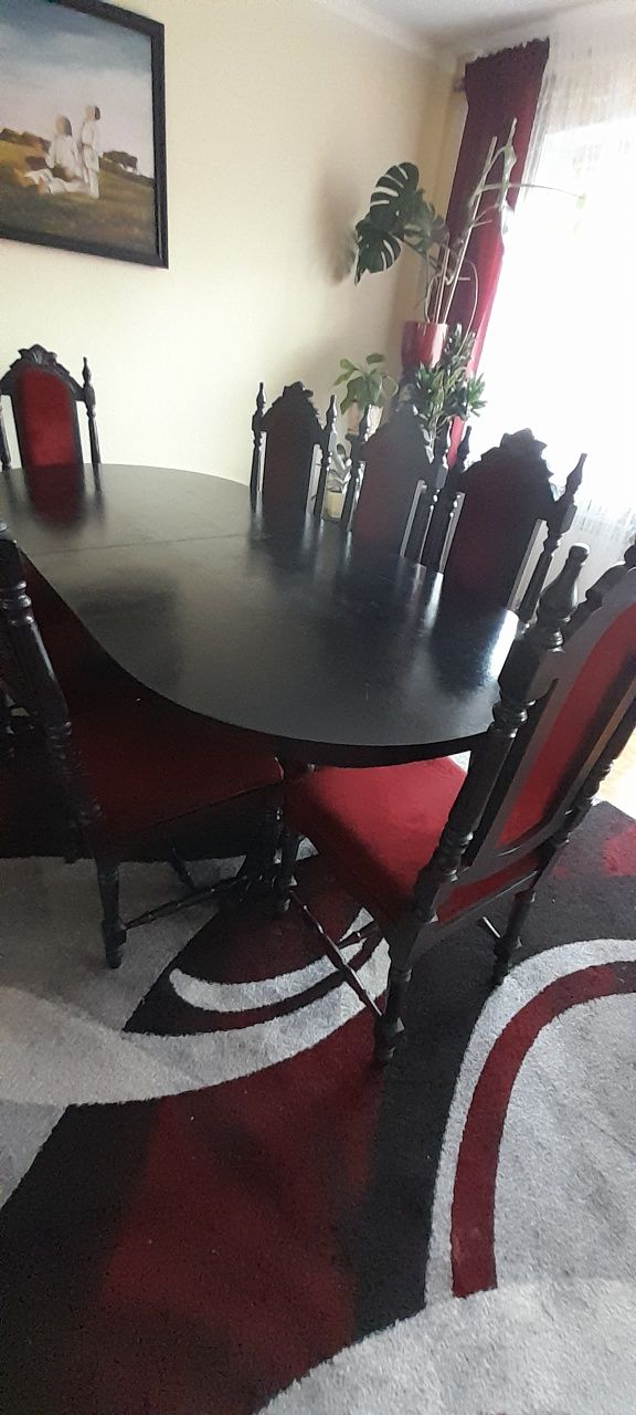Czarny, owalny stół z 8 krzesłami
